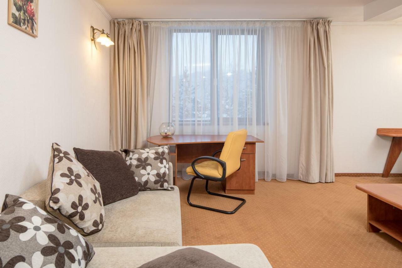 Hotel Rozmarin Predeal Buitenkant foto