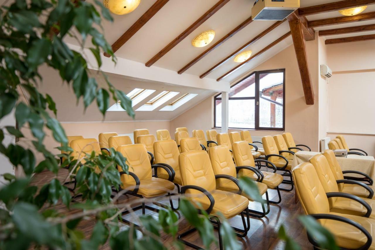 Hotel Rozmarin Predeal Buitenkant foto